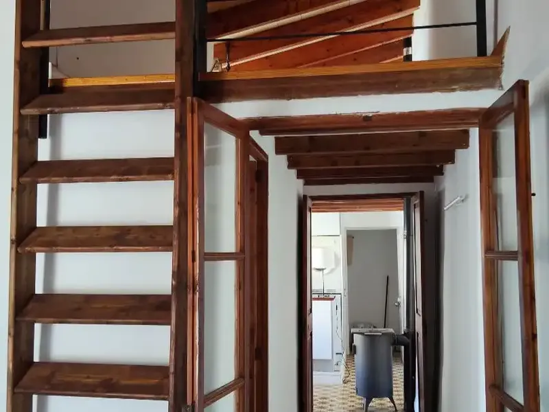 Characterful apartment with mountain views — photo 9