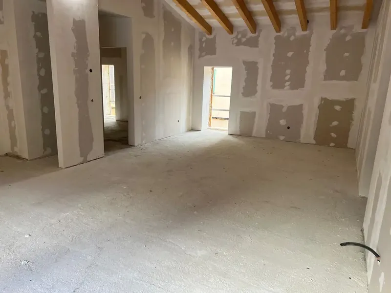 Amplio piso de obra nueva con gran potencial en Manacor! — photo 1
