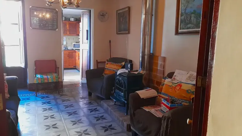 Welcome to the Mallorcan house of your dreams! This impressive 3-story property is located on one of the main streets of — photo 11