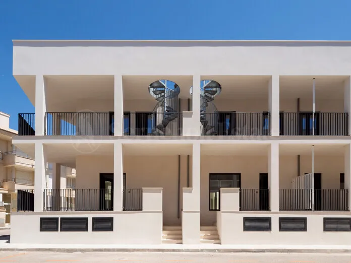 3-BEDROOM TOWNHOUSE JUST 100 METRES FROM COLONIA SANT JORDI BEACH — photo 1