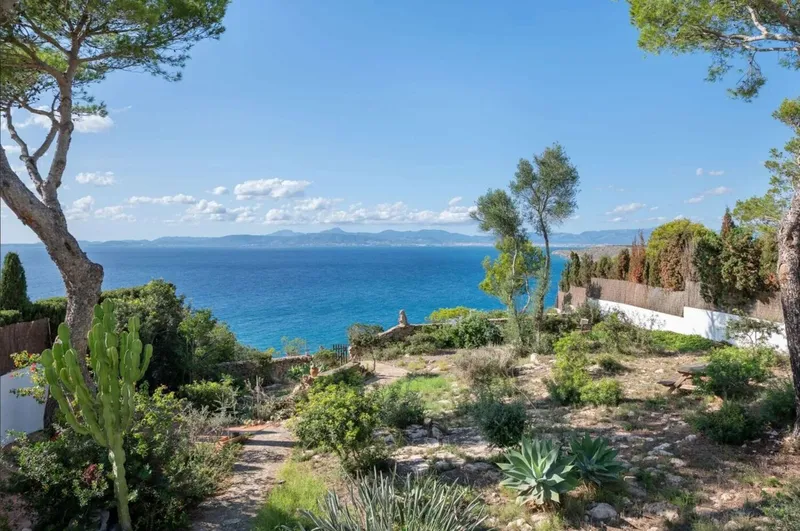 Frontline villa with vacation rental license in the south of Mallorca — photo 9