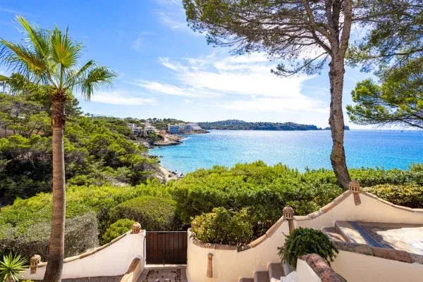 Exclusive apartment with stunning views right by the sea in Costa de la Calma — photo 1