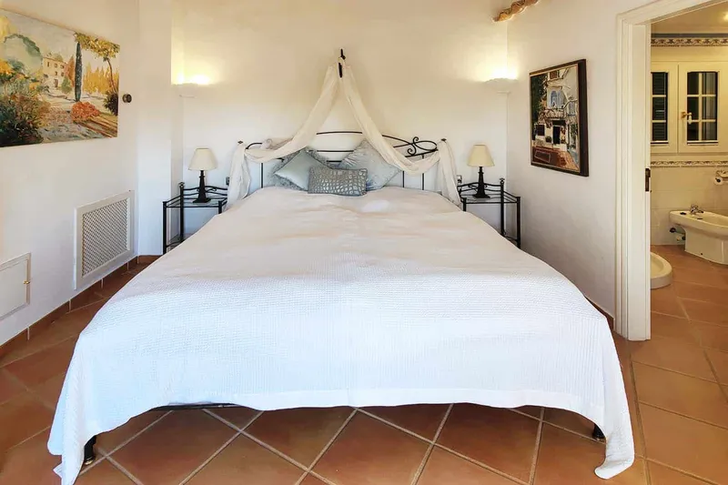 3-bedroom villa with pool for rent — photo 11