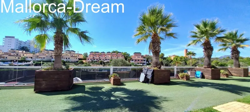 Calas de Mallorca: A high-quality, modernised flat with a stunning view of the palm-lined pool, sunshine until the evening and a private parking space — photo 6