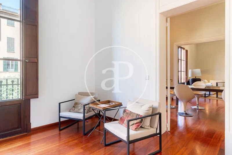 Stately apartment for rent in Las Ramblas — photo 8