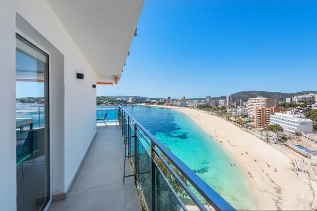 Sea front apartment for sale in Palmanova, Southwest Mallorca — photo 11