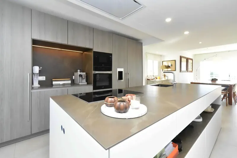 Discover an architectural gem in Palma, a magnificent duplex located in the prestigious Bonanova neighborhood. With its impressive 247 m2 — photo 9