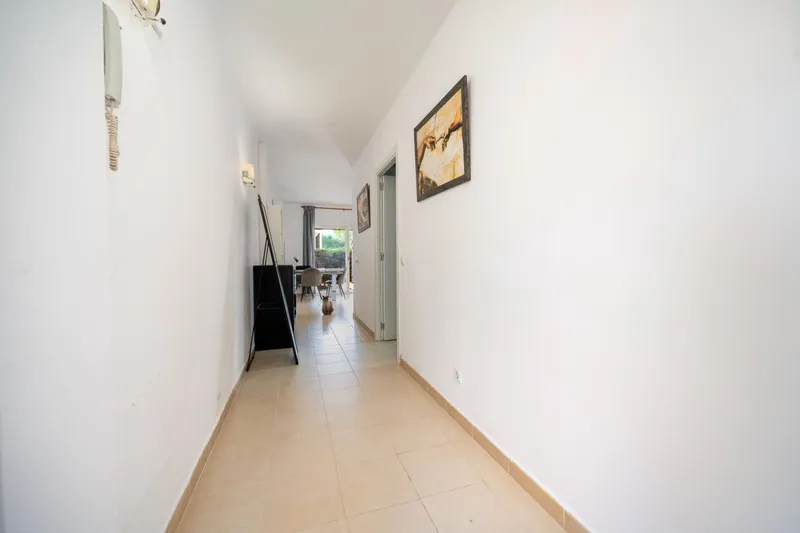 Functional apartment with pool and parking — photo 12