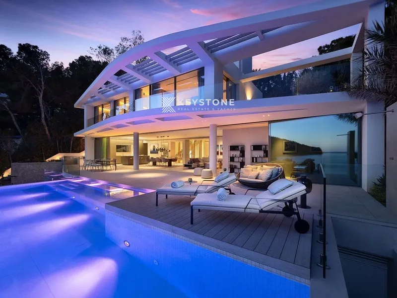 Villa — photo 1