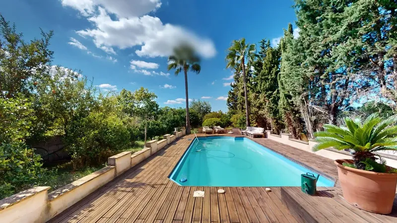 In a quiet and natural setting in Algaida, this 2,000 m2 estate offers absolute privacy and a charming 214 m2 home with — photo 2
