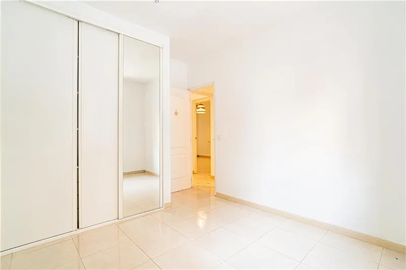 Freehold ground-floor apartment with terrace and garden on a plot of approx. 226 m². — photo 8