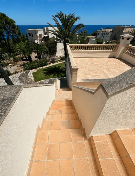 Mallorcan villa with exclusive renovation project with pool and sea views — photo 12