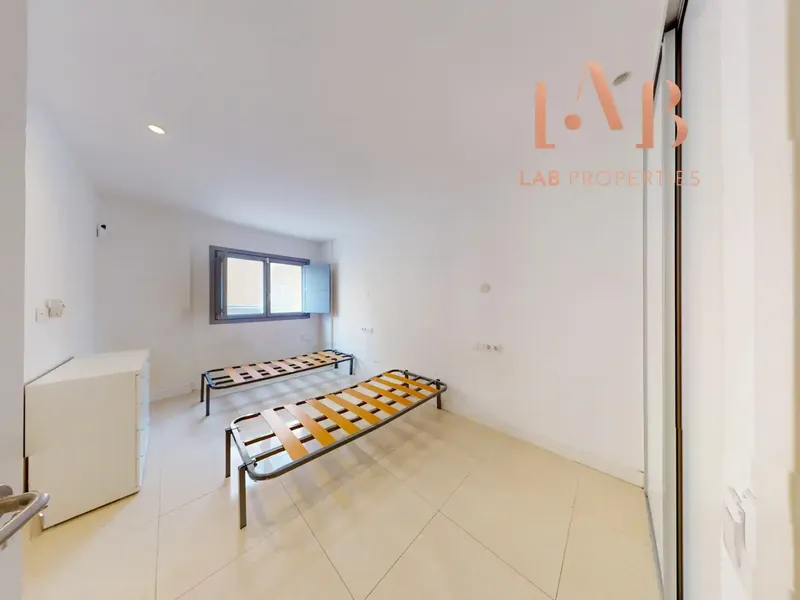 New-build commercial premises for sale, completed in 2022, fully fitted out and with the possibility of a change of use to residential, subject to the corresponding — photo 11