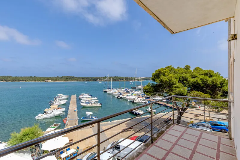 Penthouse in Portocolom - Large balcony with harbour views — photo 1