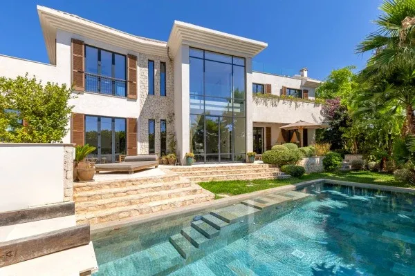 Modern luxury villa with sea views and state-of-the-art facilities — photo 1