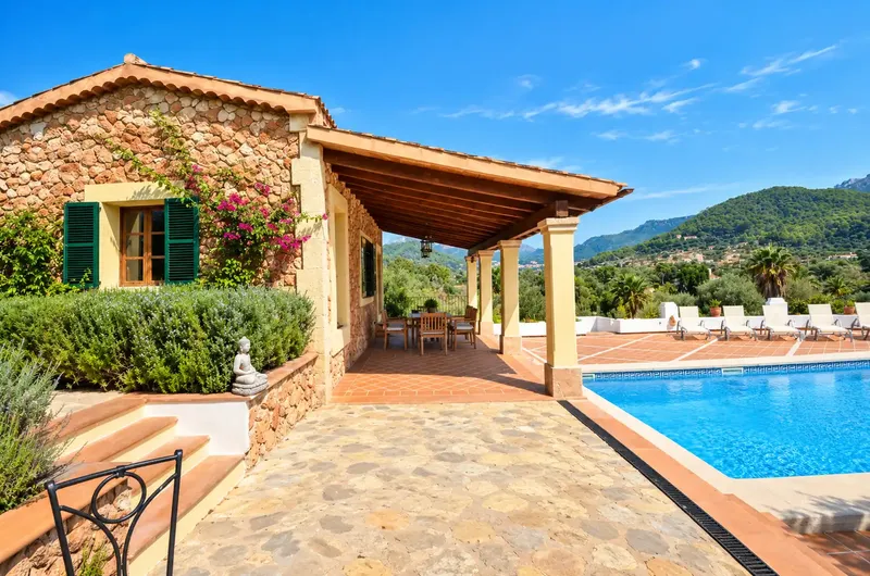 Encantadora finca de estilo tradicional mallorquín situada en un entorno tranquilo y natural, muy cerca de Puerto de Andratx, una de las zon — photo 1