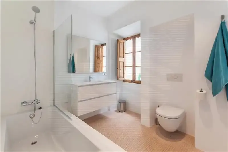 High-quality house on a plot of approx. 400 m², approx. 300 m² built, large living-dining room with fireplace, open fitted kitchen — photo 11
