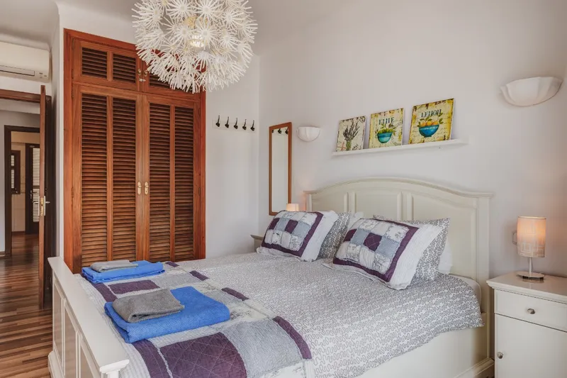 Sunny apartment with harbour views and rental licence — photo 11