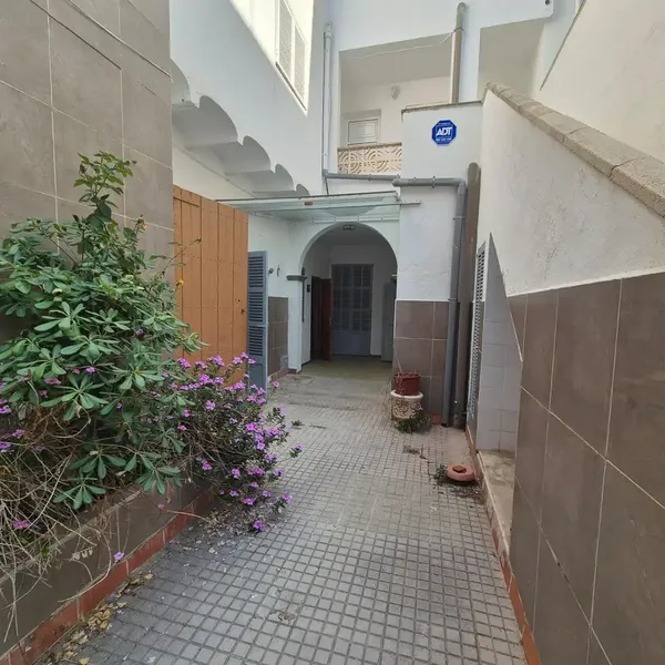 Building for sale with sea views on the first line — photo 3