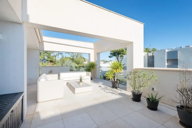 Nicolas Real Estate, su especialista en fincas y villas en Mallorca y Pisos exepcionales ! En el precioso Puerto de Alcudia le ofrecemos est — photo 7