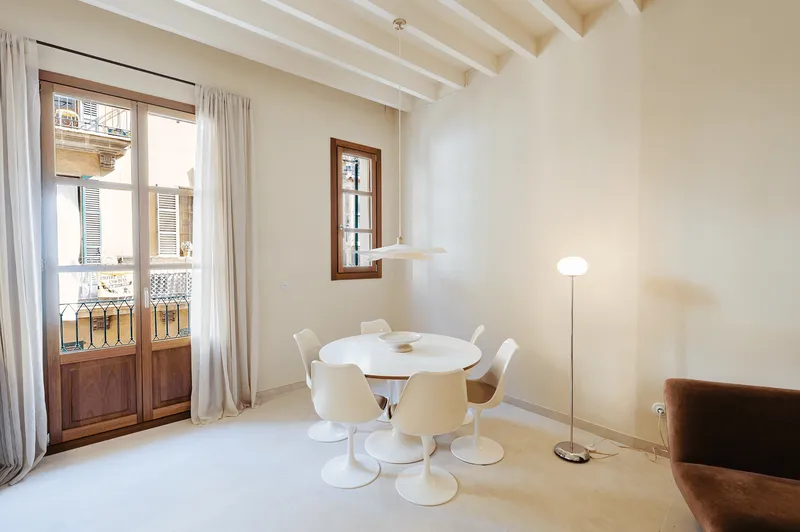 Renovated townhouse with terrace in Palma de Mallorca old town — photo 9
