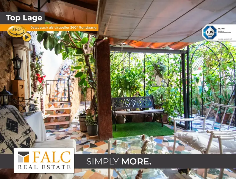 This enormous house in the Molinar neighborhood of Platja de Palma is an impressive property characterized by its generous dimensions and its — photo 1