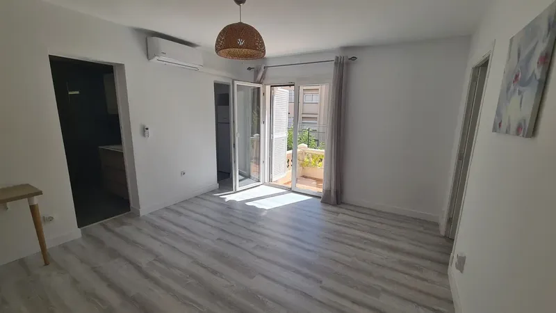 Nice flat in Calvià, Palma Nova area. Living room, 2 bedrooms, 1 bathroom, terrace on the same floor, parking. Option to be delivered furnished. — photo 8