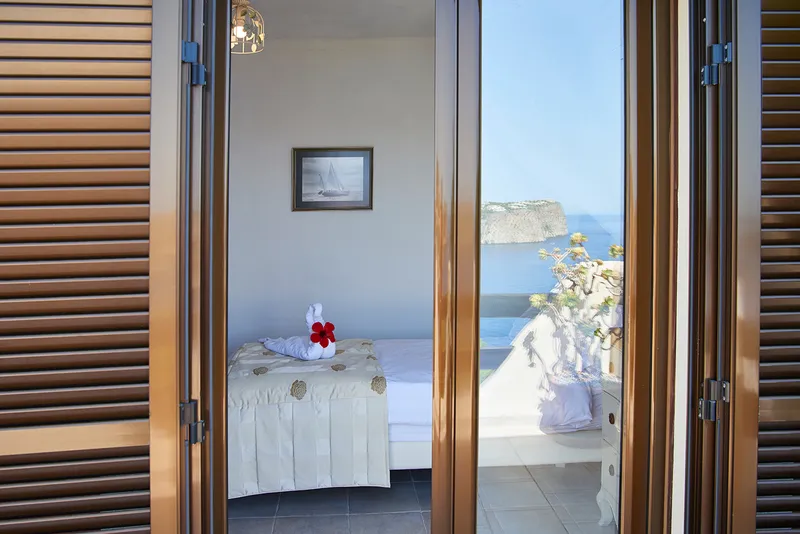 Charming apartment with wonderful sea views in Cala Llamp — photo 10