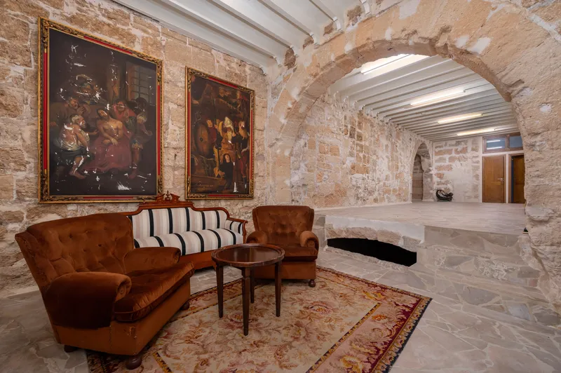 Majestic 12th century palace in the heart of Palma — photo 2