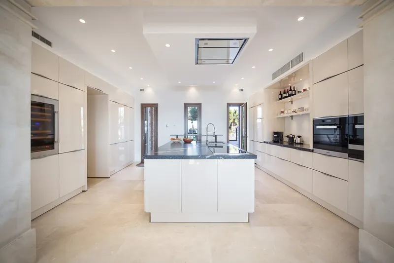 Villa with heated pool for rent, frontline in Cala Murada — photo 9