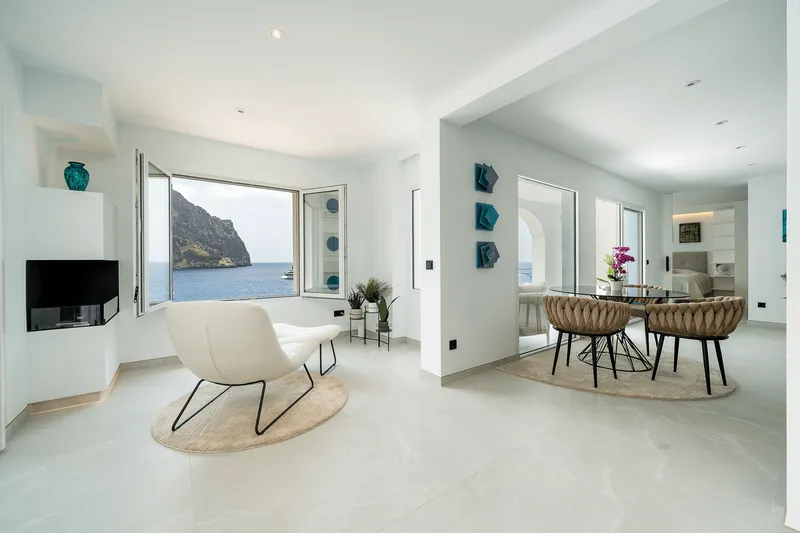 Seafront apartment with direct access in Cala LLamp — photo 4