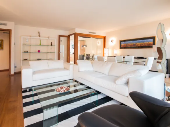 Palma de Mallorca old town: luxury new-build apartment on the Rambla — photo 2