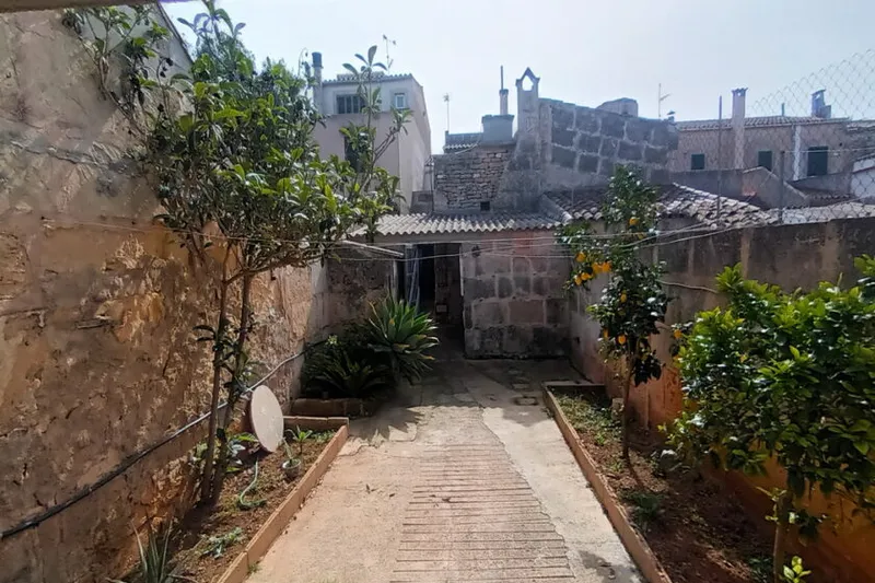 2-storey village house with courtyard, terrace and garage in Llombards — DH 08 — photo 2