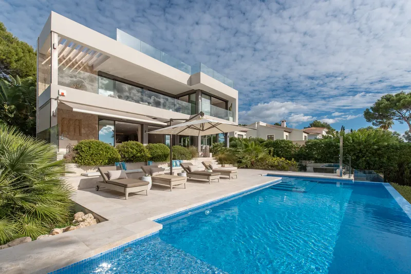 High-quality villa for sale in Santa Ponsa with spectacular sea views — photo 1