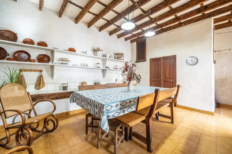 Spacious Majorcan manor house of 591 m² built in the heart of Porreres, a property with great presence, ample spaces — photo 9