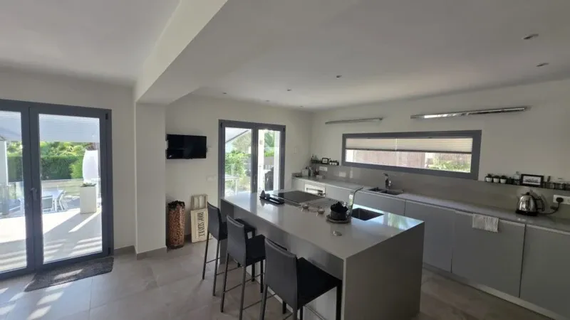 Contemporary Santa Ponsa Villa with Private Pool. — photo 7