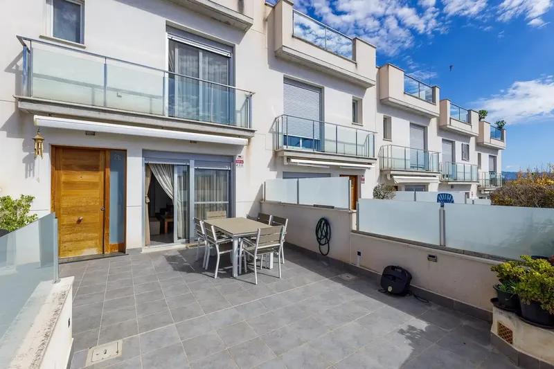 Bright townhouse with completely open views in the quiet area of Son Peretó — photo 3
