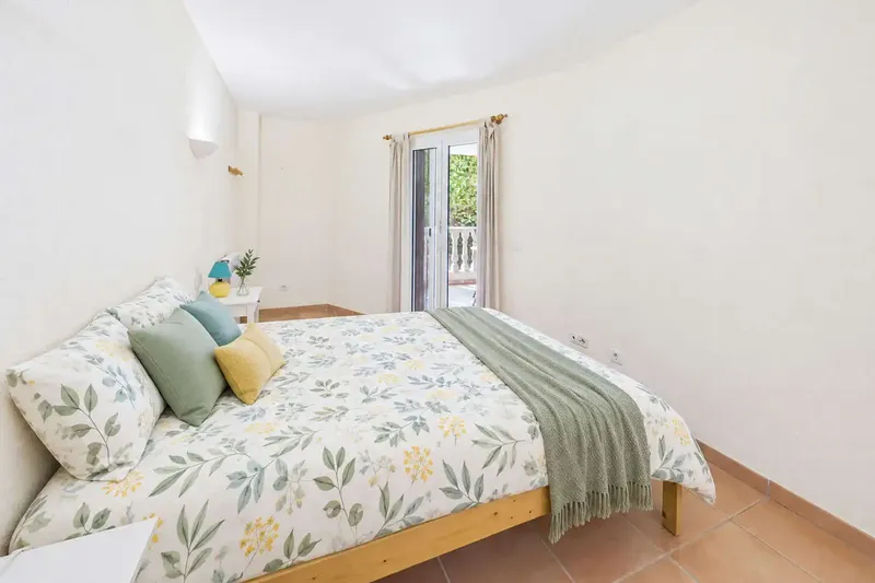 This well-designed apartment is located on the ground floor of a three-storey building with 28 residential units. Access to this space — photo 9