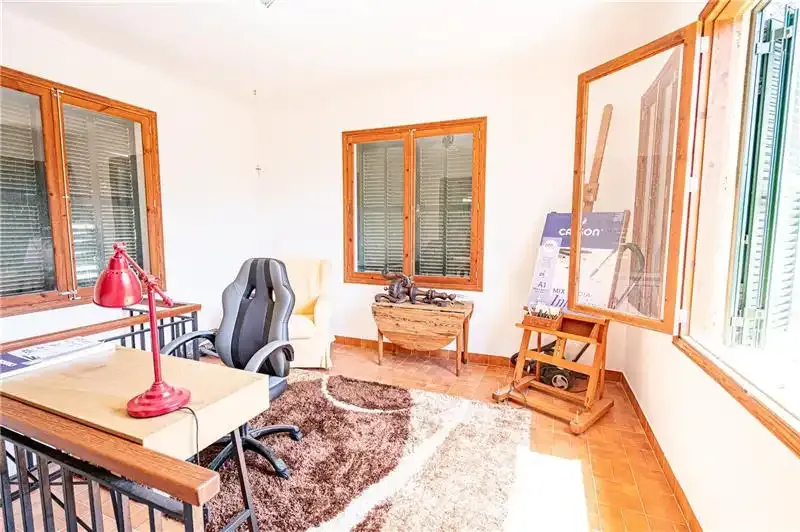 Finca on plot of approx. 7,500m2 with pool and mountain views. House of approx. 250m2, large living-dining room of approx. 42m2 with fireplace — photo 11