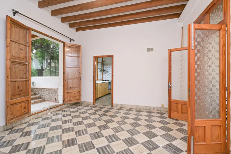 Village house in the center of Costitx with renovation potential — photo 2