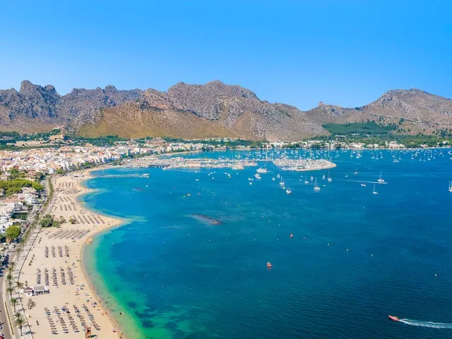 Impressive frontline penthouse for sale in Puerto Pollensa, North Mallorca — photo 7