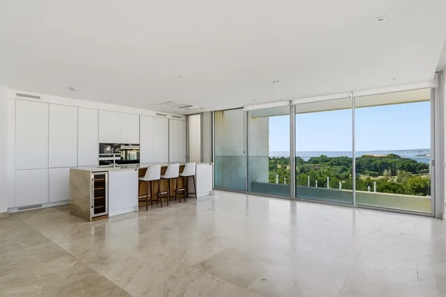 Luxury sea-view penthouse with roof terrace for sale in Palma, Mallorca — photo 4