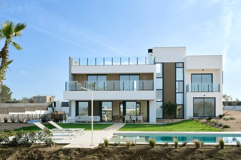Contemporary villa with pool near Palma — photo 1
