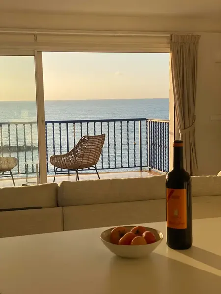 Apartamento con terraza en alquiler en Carrer del Llebeig — photo 2