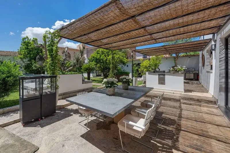 Located in the picturesque village of Sencelles, in the heart of Mallorca, this extraordinary historic mansion offers a unique combination — photo 9