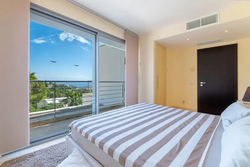 Bright luxury villa with fantastic views in a prime location — photo 11