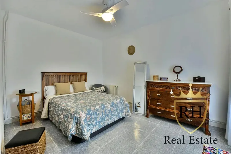 Discover this charming rustic house located in the Establiments area, an exclusive property that combines traditional character with all — photo 7