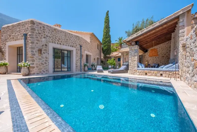 Discover this architectural gem in the idyllic village of Deià, just steps from its charming shops, cafés and restaurants. — photo 1