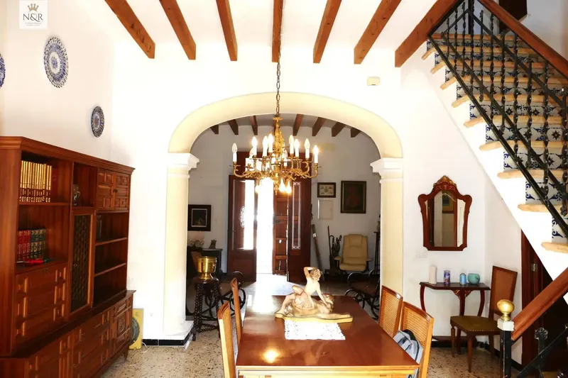 IKV00379-1. Spectacular manor house for sale in the center of Biniali with garage and large garden, built in 1900. — photo 9