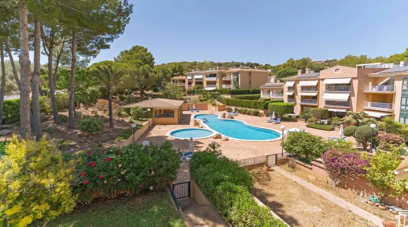 Fully Renovated Townhouse with Private Garden in a Gated Community, Santa Ponsa — photo 2